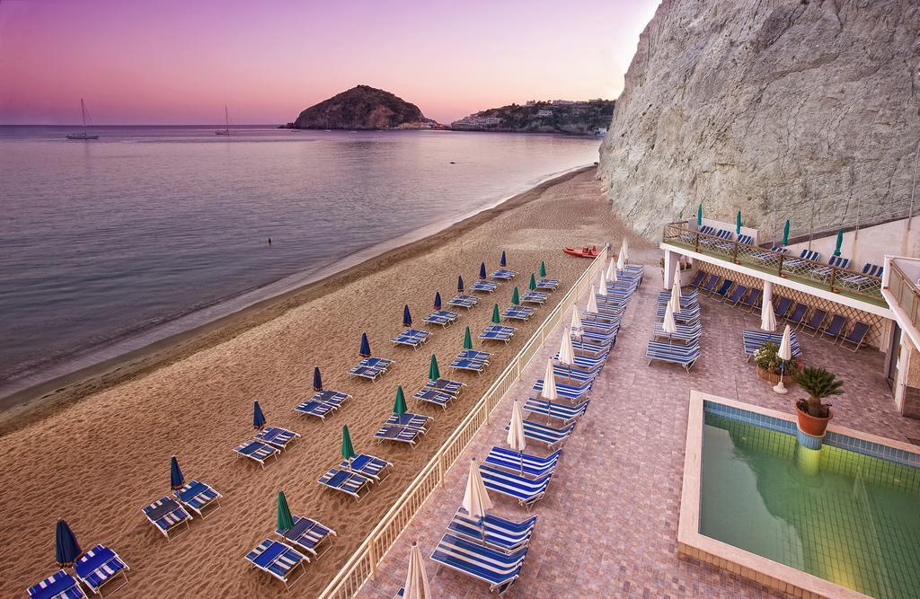 Hotel Vittorio Beach Resort バラーノ・ディスキア 部屋 写真
